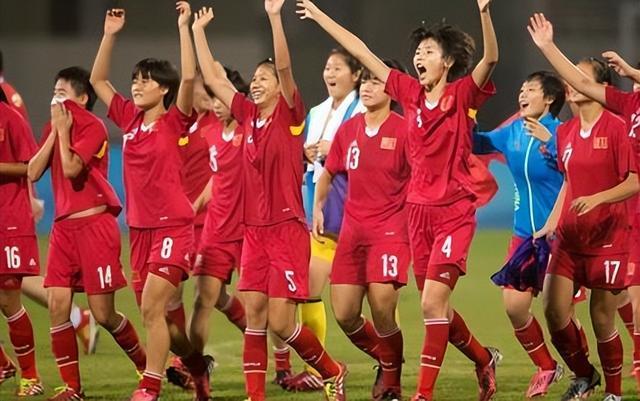 中国女足成员展现出色技术，受到国际赞誉的简单介绍