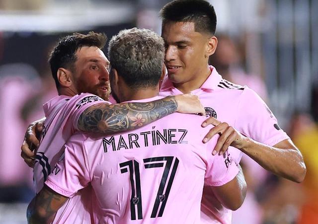 法兰克福队球员选址转投英超,引发球迷热议 法兰克福队球员选址转投英超,引发球迷热议