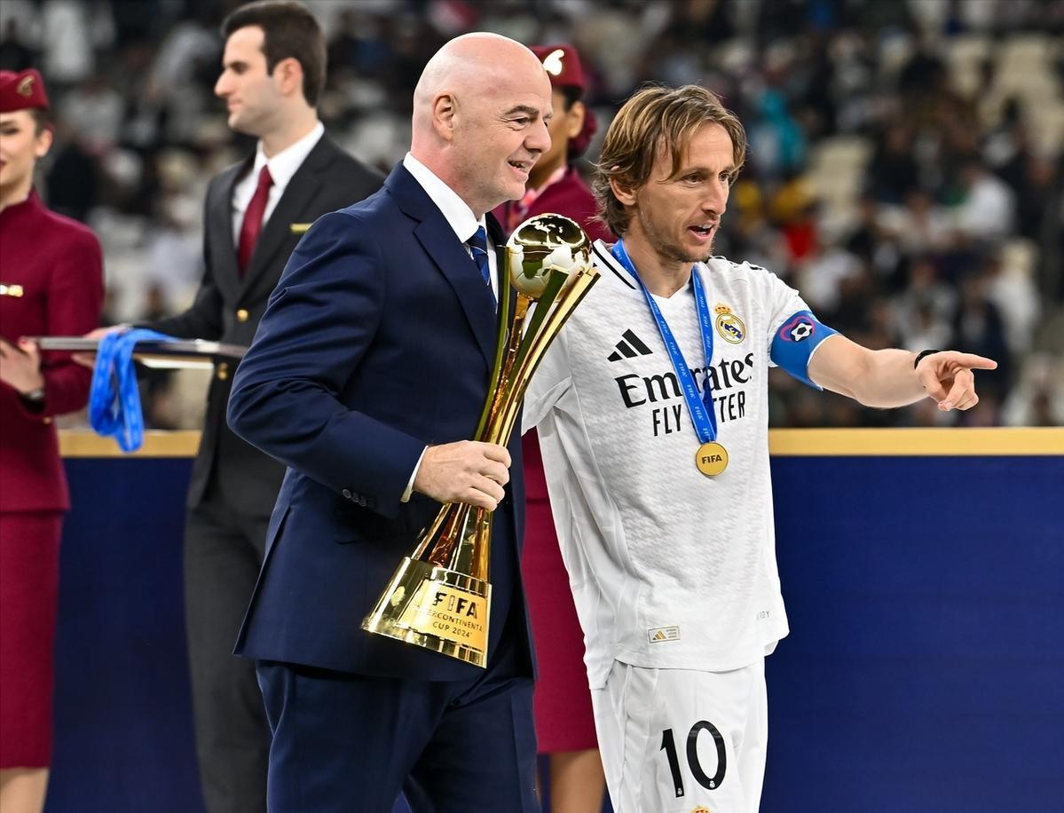 快讯:马德里竞技抵达美国备战世俱杯 快讯:马德里竞技抵达美国备战世俱杯