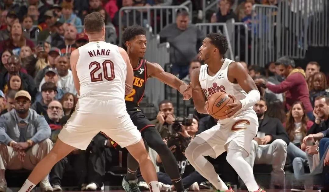 米切尔砍下分,爵士主场轻取老鹰雄壮的表现轻松赢球的简单介绍 米切尔砍下分,爵士主场轻取老鹰雄壮的表现轻松赢球的简单介绍