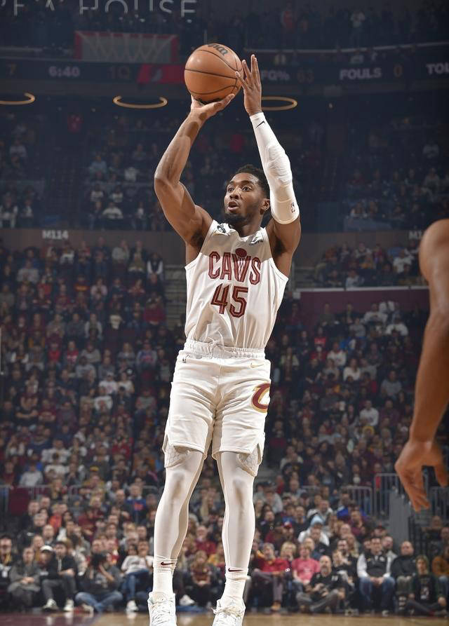 米切尔砍下分,爵士主场轻取老鹰雄壮的表现轻松赢球的简单介绍 米切尔砍下分,爵士主场轻取老鹰雄壮的表现轻松赢球的简单介绍