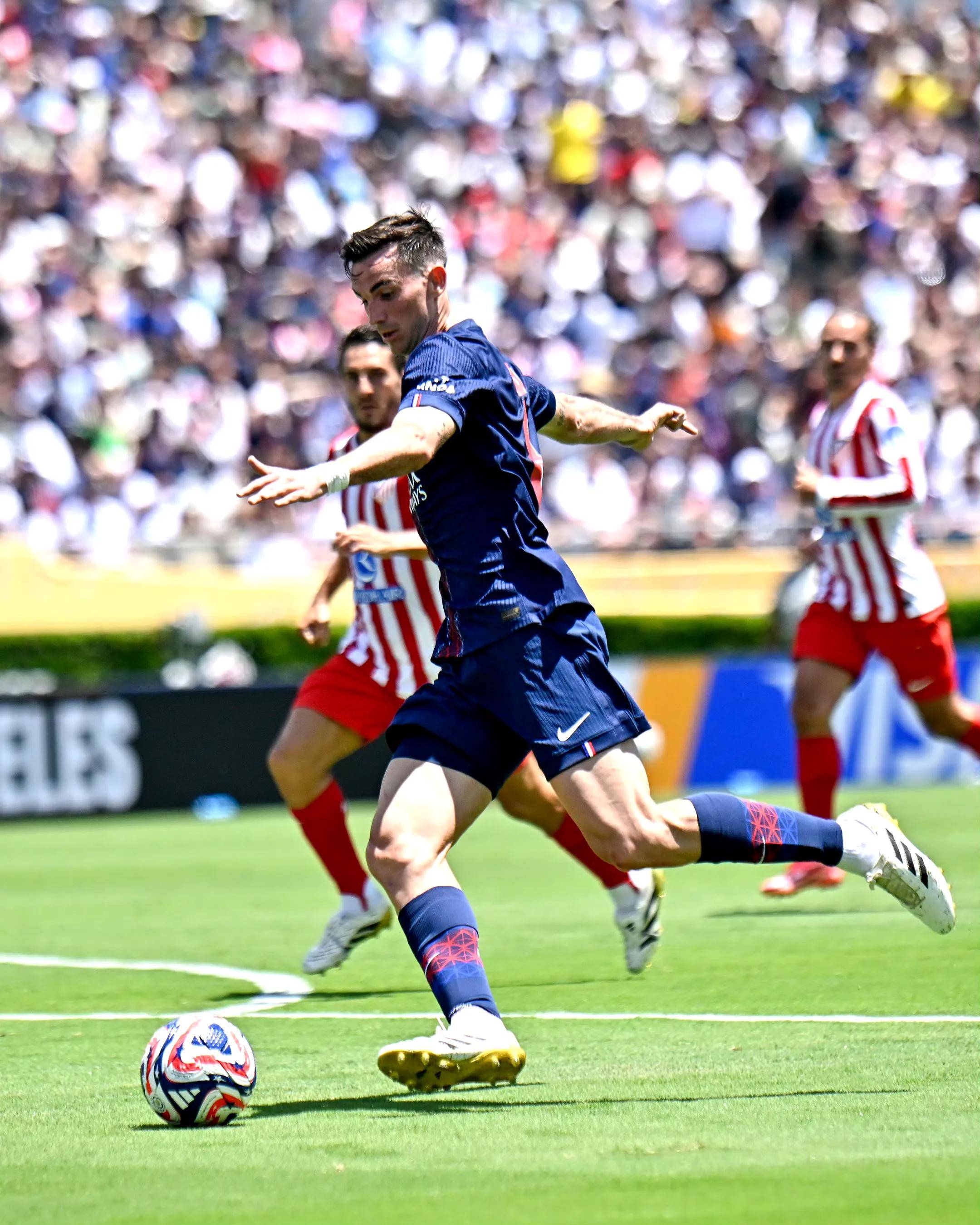 包含拜仁慕尼黑-击败马竞，锁定小组头名的词条