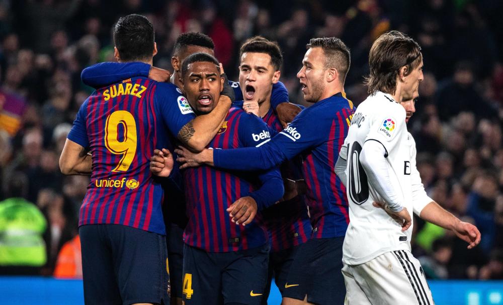 巴塞罗那豪取三分,中场组织传球攻门连续建功得分的简单介绍 巴塞罗那豪取三分,中场组织传球攻门连续建功得分的简单介绍