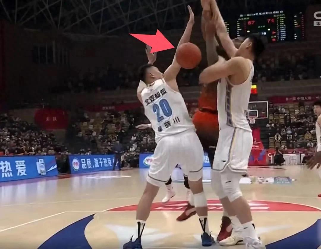 日本男篮碾压西班牙男篮，克莱制霸全场